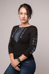 Жіноча футболка-вишиванка чорна з блакитною вишивкою "Орнамент" (LS-91121601-44), M, віскоза