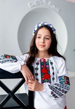 Гарна біла вишиванка для дівчинки (OS-4926), 4 роки, домоткане полотно