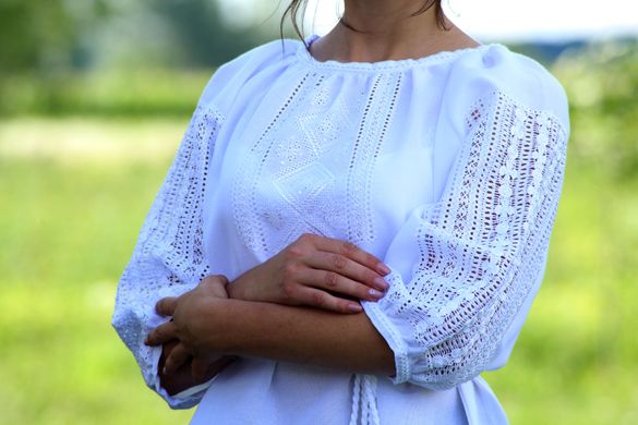 Женская блуза из домотканого полотна с вышивкой ручной работы "Мережка" (GNM-00128), 40