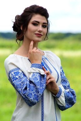 Жіноча біла вишиванка декорована блакитною вишивкою (GNM-02119), 40, льон білого кольору