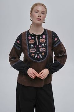 Вишита жіноча лляна коричнева блуза "Мальви"