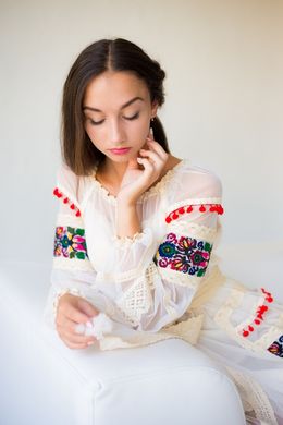 Молочное платье из евро-сетки с яркой вышивкой и льняным кружевом (ЛА-6), 42