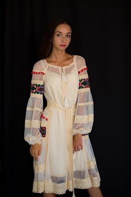Молочное платье из евро-сетки с яркой вышивкой и льняным кружевом (ЛА-6), 42