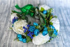Ніжний вінок ручної роботи Шедевр з блакитними квітами для дівчат та жінок (OS-0164)