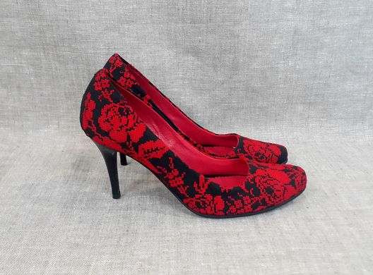 Стильні жіночі туфлі "Троянди на чорному" вишивка ручної роботи (AM-1067), 36