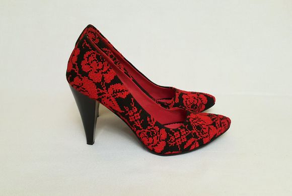 Стильные женские туфли "Розы на чёрном" вышивка ручной работы (AM-1067), 36