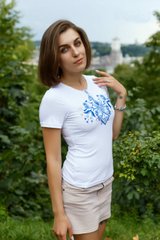 Женская вышитая футболка белая "Лесная песня" голубая вышивка (LS-91210285-44), M, вискоза
