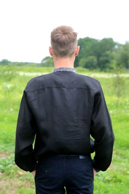Черная стильная рубашка из льна с белым вышитым узором (GNM-02120), 38, лен черного цвета