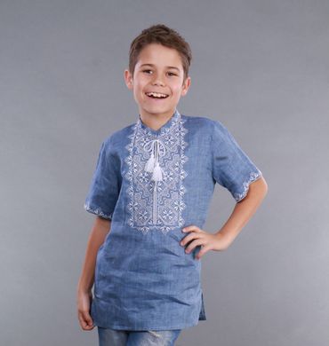 Вишита літня сорочка із льону джинсового кольору зі строкатим українським орнаментом для хлопчиків (NB-2004-kd-jns), 110