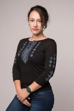 Жіноча футболка-вишиванка чорна з блакитною вишивкою "Орнамент" (LS-91121601-44), S, віскоза