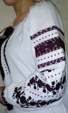 Вышитая блузка из домотканого полотна с чёрно-вишнёвым национальным орнаментом для женщин (GNM-01771), 40, домотканое полотно белое
