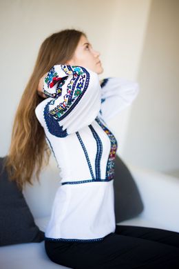 Блузка жіноча українська з вишивкою яскравими нитками і натуральним мереживом (ЛА-1), 42