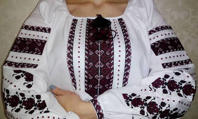 Вышитая блузка из домотканого полотна с чёрно-вишнёвым национальным орнаментом для женщин (GNM-01771), 40, домотканое полотно белое