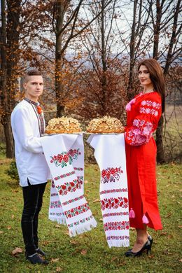 Традиционный украинский рушник ручной работы с вышитыми цветами на домотканом полотне (GNM-00408)